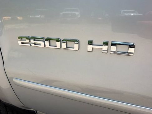 Used 2018 Chevrolet Silverado 2500 LT AWD/4WD image 9