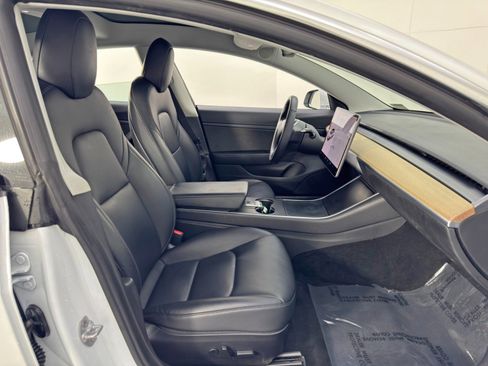 Used 2020 Tesla Model 3 Standard Range Plus image 16