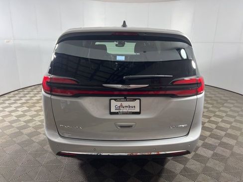 New 2026 Chrysler Pacifica Limited image 5