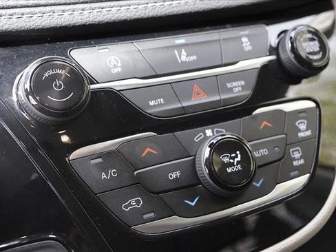 Used 2022 Chrysler Pacifica Touring-L AWD/4WD image 19