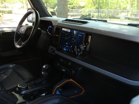 Used 2022 Ford Bronco Badlands w/ Sasquatch Package AWD/4WD image 24