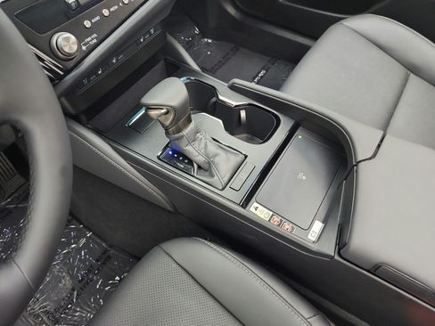 Used 2025 Lexus ES 350 w/ Premium Package FWD image 11