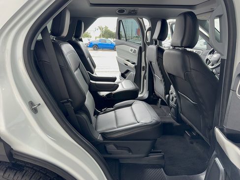 Certified 2022 Ford Explorer XLT w/ Equipment Group 202A RWD image 15