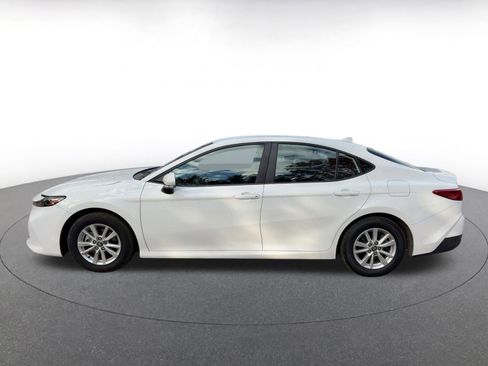 Used 2025 Toyota Camry LE image 4