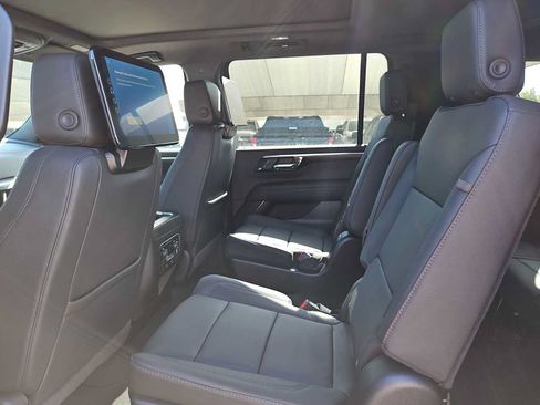 New 2026 Chevrolet Suburban Z71 w/ Z71 Off-Road Package AWD/4WD image 15