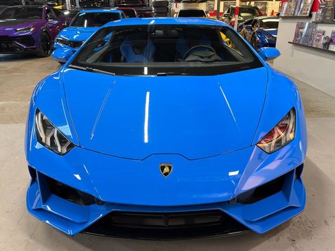 Used 2020 Lamborghini Huracan EVO image 2