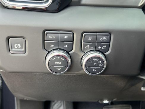 New 2025 GMC Sierra 3500 Denali w/ Denali Reserve Package image 25