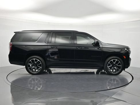 Used 2022 Chevrolet Suburban RST w/ Luxury Package RWD image 4
