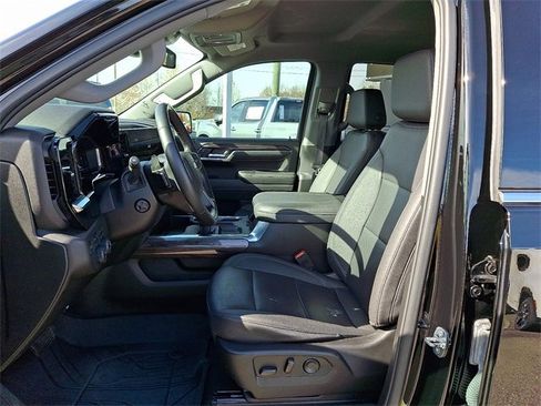 Used 2023 Chevrolet Silverado 1500 LTZ w/ Z71 Off-Road Package image 9