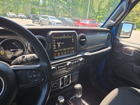 Used 2023 Jeep Wrangler Unlimited w/ Cold Weather Group AWD/4WD image 25