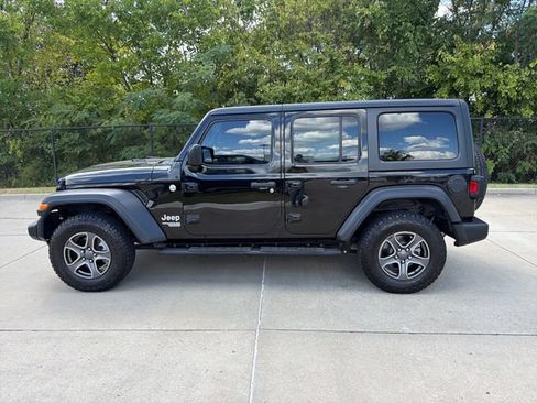 Used 2018 Jeep Wrangler Unlimited Sport S AWD/4WD image 2