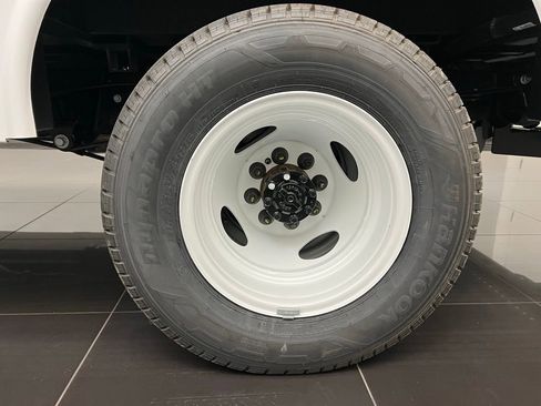 New 2026 Ford E-350 and Econoline 350 Super Duty w/ Power Equipment Group image 7