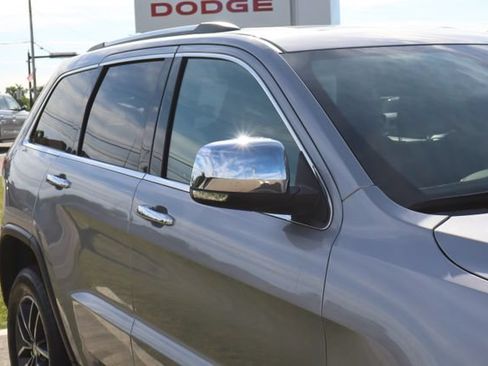 Used 2018 Jeep Grand Cherokee Limited AWD/4WD image 2