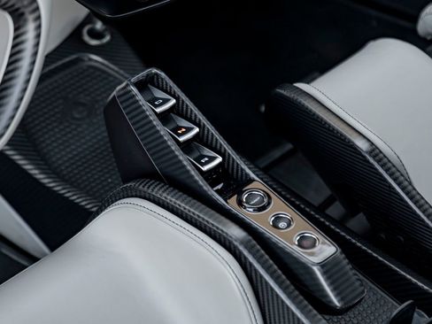 Used 2019 McLaren Senna RWD image 27