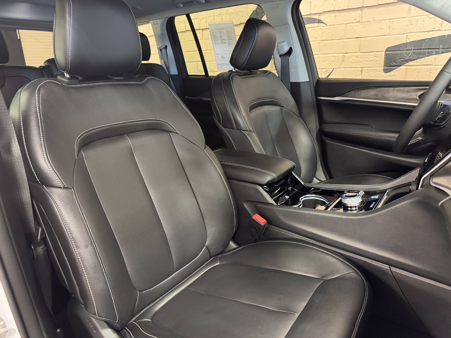 Used 2023 Jeep Grand Cherokee Limited AWD/4WD image 26