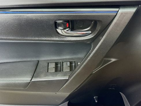 Used 2017 Toyota Corolla SE image 15