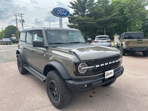 New 2025 Ford Bronco Outer Banks w/ Sasquatch Package AWD/4WD image 2