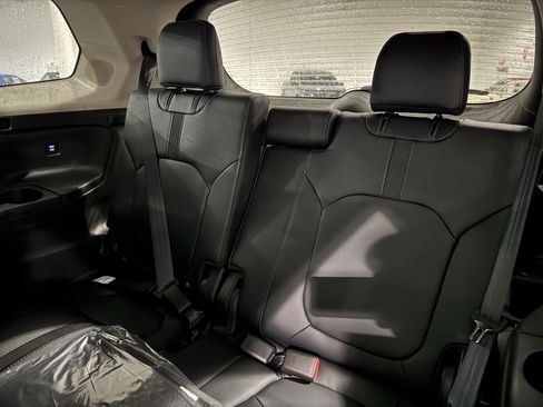 New 2025 Honda Pilot Touring image 8