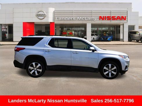 Used 2020 Chevrolet Traverse LT w/ LT Premium Package FWD image 2