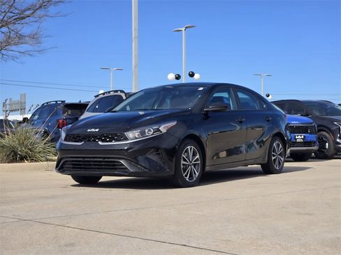 Certified 2024 Kia Forte LXS image 2