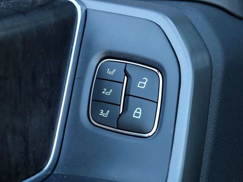 New 2026 Ford F250 Lariat w/ Black Appearance Package AWD/4WD image 23