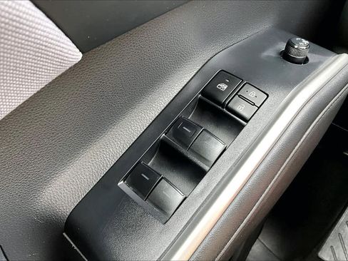 Certified 2024 Toyota Highlander LE FWD image 33