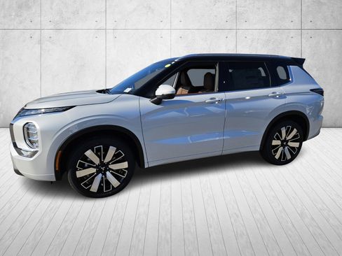 New 2026 Mitsubishi Outlander SEL image 3