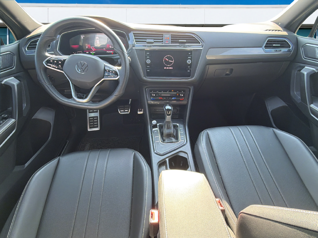 Used 2023 Volkswagen Tiguan SE R-Line FWD image 10