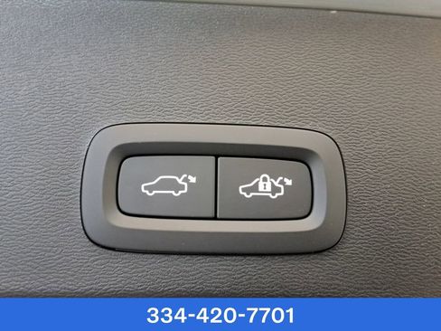 New 2025 Volvo XC40 B5 Plus w/ Protection Package Premier image 21