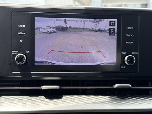 Used 2022 Kia Carnival LX FWD image 29