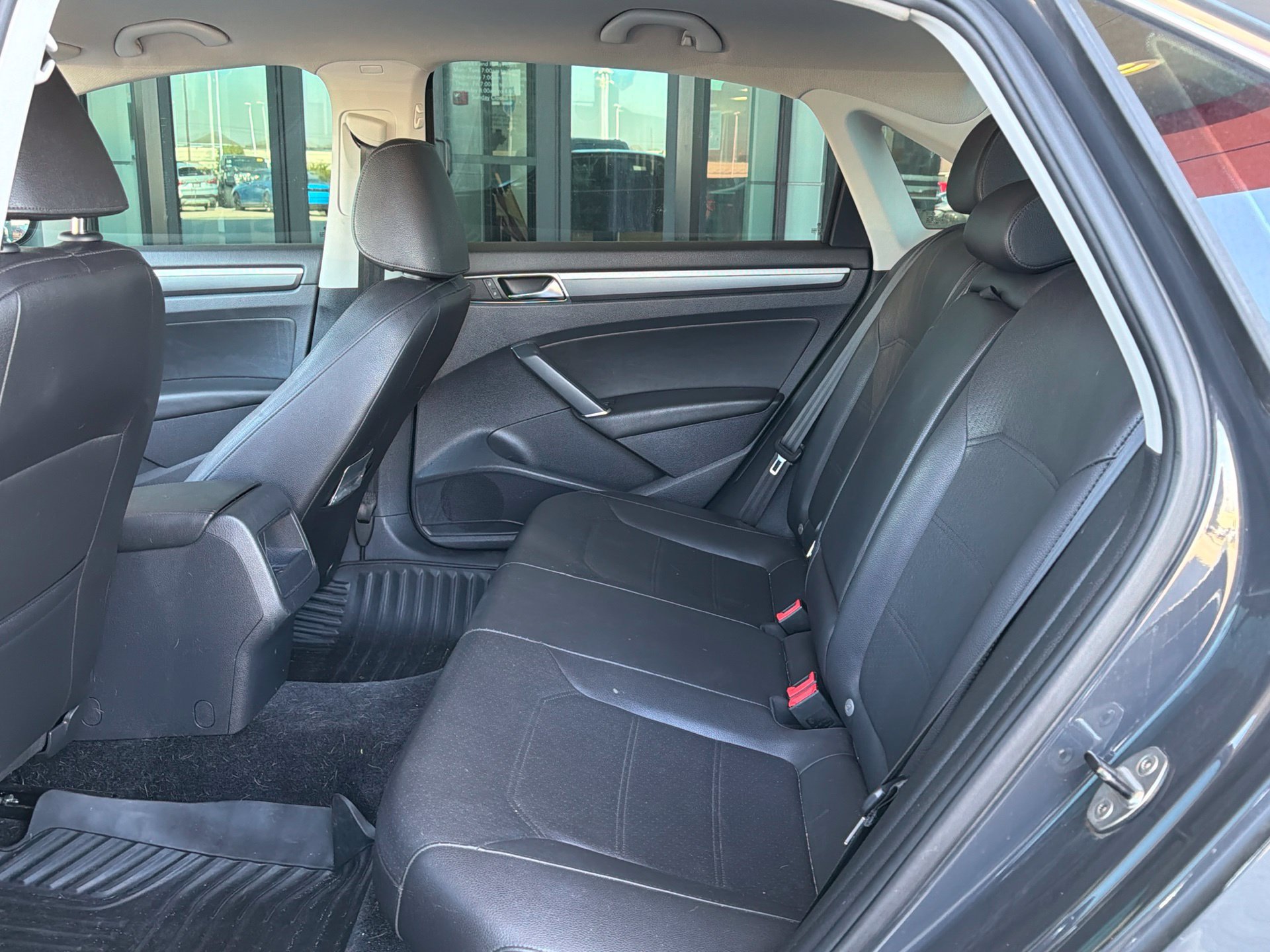 Used 2017 Volkswagen Passat 1.8T R-Line FWD image 11