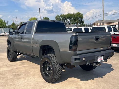 Used 2007 Chevrolet Silverado 2500 LT w/ Heavy-Duty Power Package AWD/4WD image 4