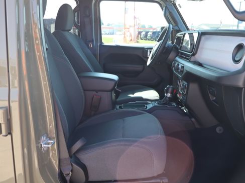 Used 2025 Jeep Wrangler Unlimited Sport AWD/4WD image 12