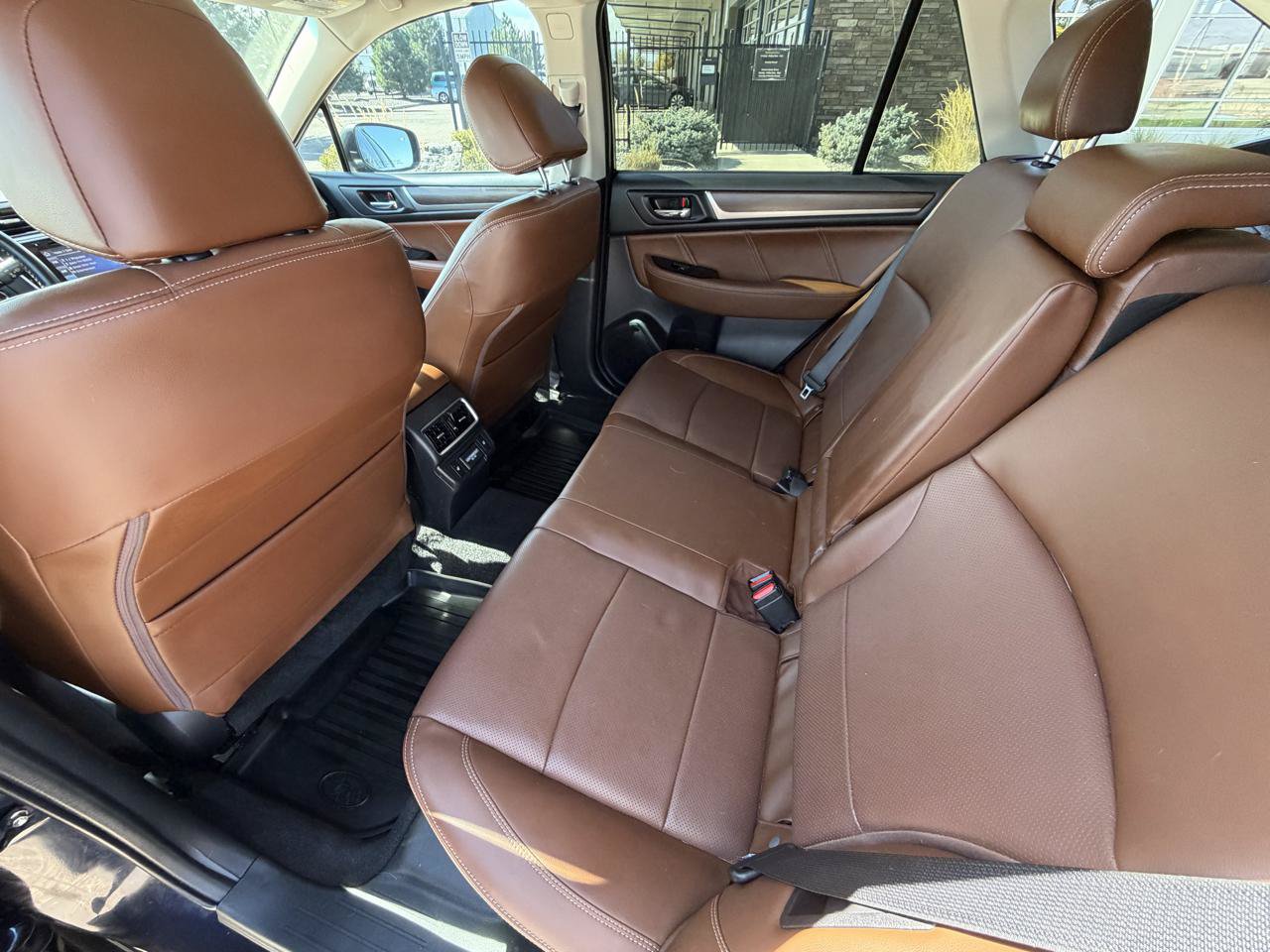 Used 2018 Subaru Outback 3.6R Touring w/ Popular Package #3 AWD/4WD image 12