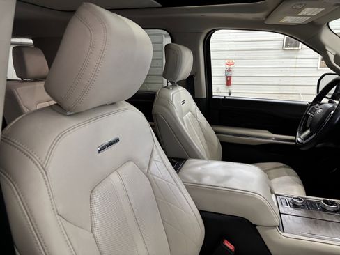 Used 2019 Ford Expedition Platinum image 29