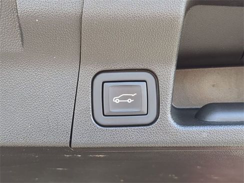 Used 2023 GMC Acadia SLT image 15