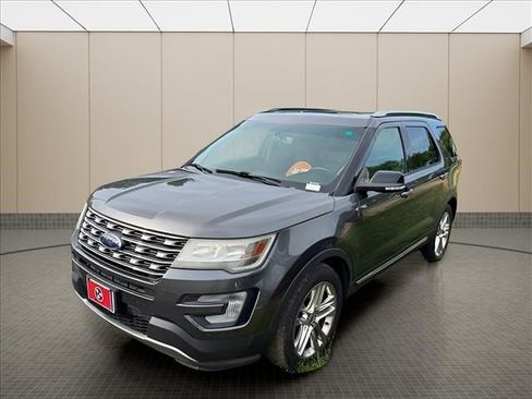 Used 2016 Ford Explorer XLT w/ Equipment Group 202A AWD/4WD image 2
