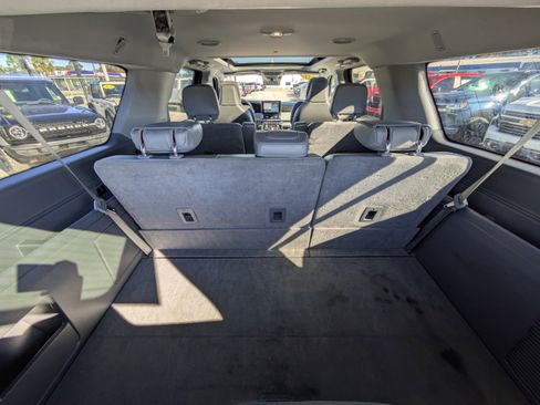 Used 2021 Lincoln Navigator L Reserve AWD/4WD image 11