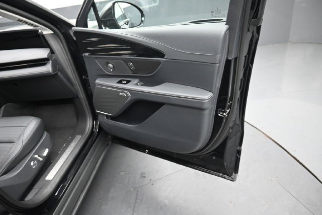 Certified 2026 Lincoln Nautilus Reserve w/ Jet Appearance Package AWD/4WD image 33