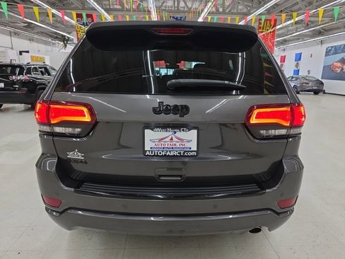 Used 2017 Jeep Grand Cherokee Altitude AWD/4WD image 5