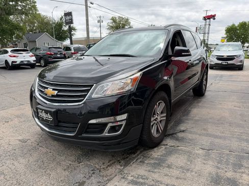 Used 2017 Chevrolet Traverse LT AWD/4WD image 4