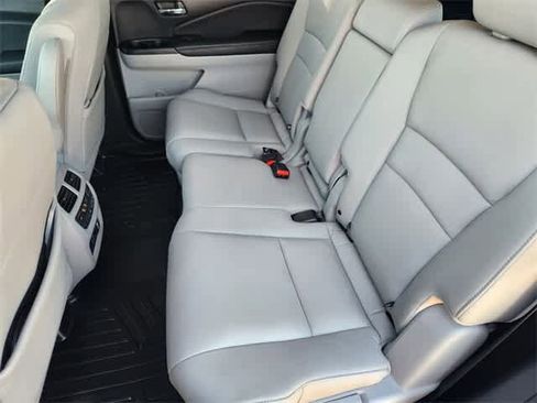 Used 2020 Honda Pilot Touring image 13