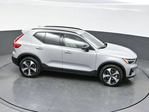 Certified 2026 Volvo XC40 B5 Plus w/ Protection Package Premier AWD/4WD image 37