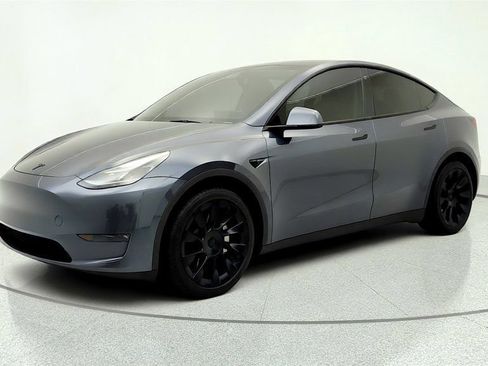 Used 2022 Tesla Model Y Long Range AWD/4WD image 1