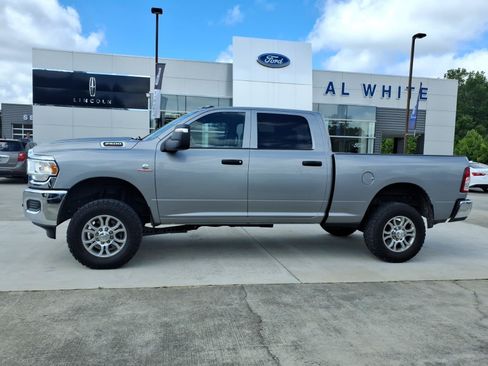 Used 2023 RAM 2500 Tradesman w/ Chrome Appearance Group AWD/4WD image 2