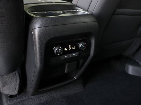 Used 2026 Chevrolet Traverse LT w/ Driver Confidence Package FWD image 18