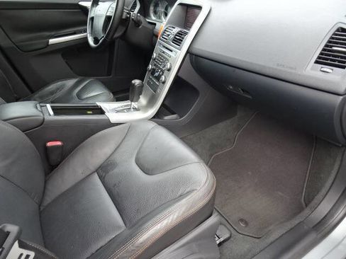 Used 2010 Volvo XC60 T6 image 24