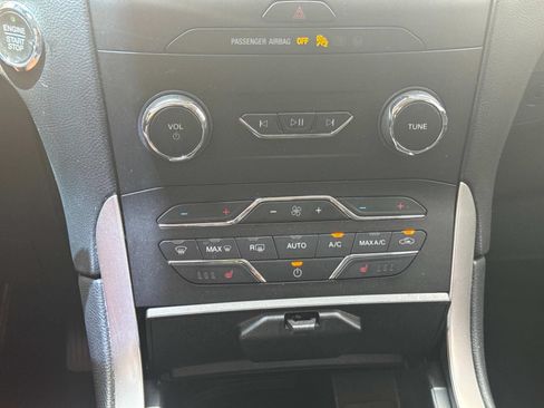 Used 2019 Ford Edge SEL w/ Equipment Group 201A AWD/4WD image 33