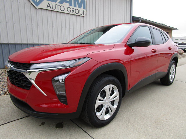 Used 2026 Chevrolet Trax LS FWD image 1