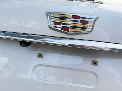 Used 2018 Cadillac XT5 Luxury w/ Driver Awareness Package AWD/4WD image 9